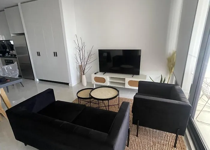 1 Bedroom Apartment With Balcony