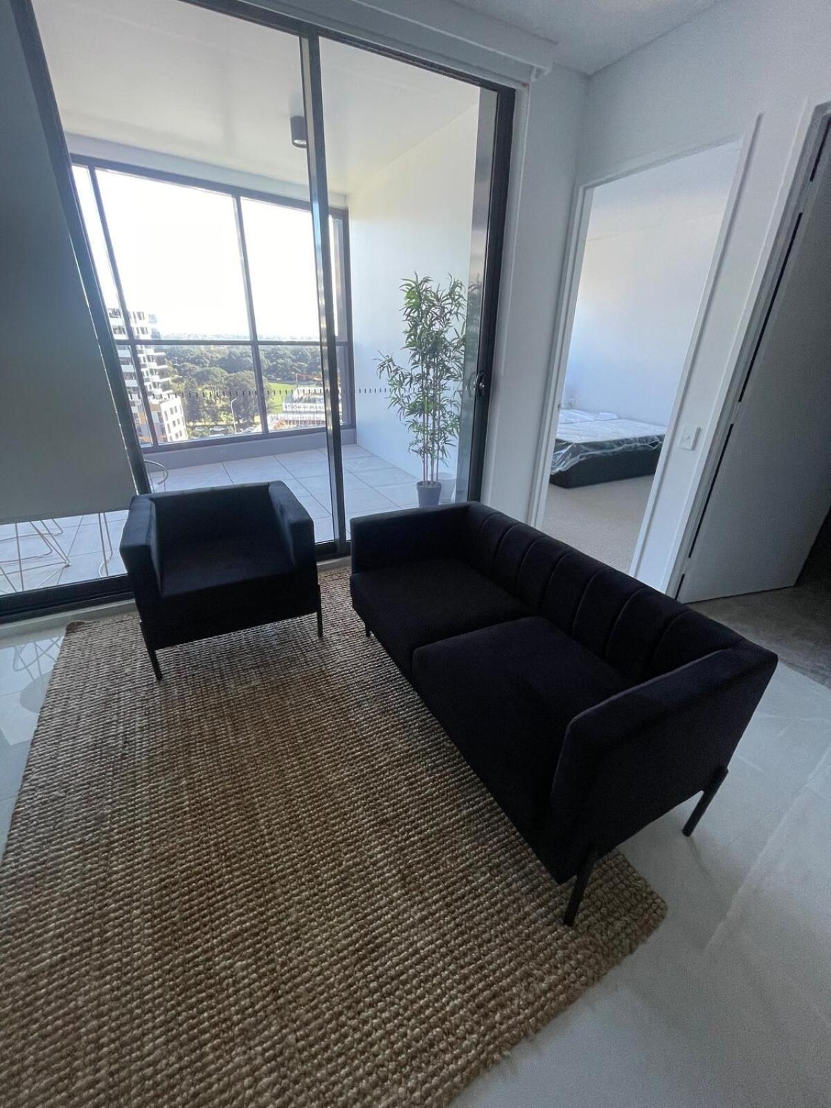 1 Bedroom With Balcony Apartment *