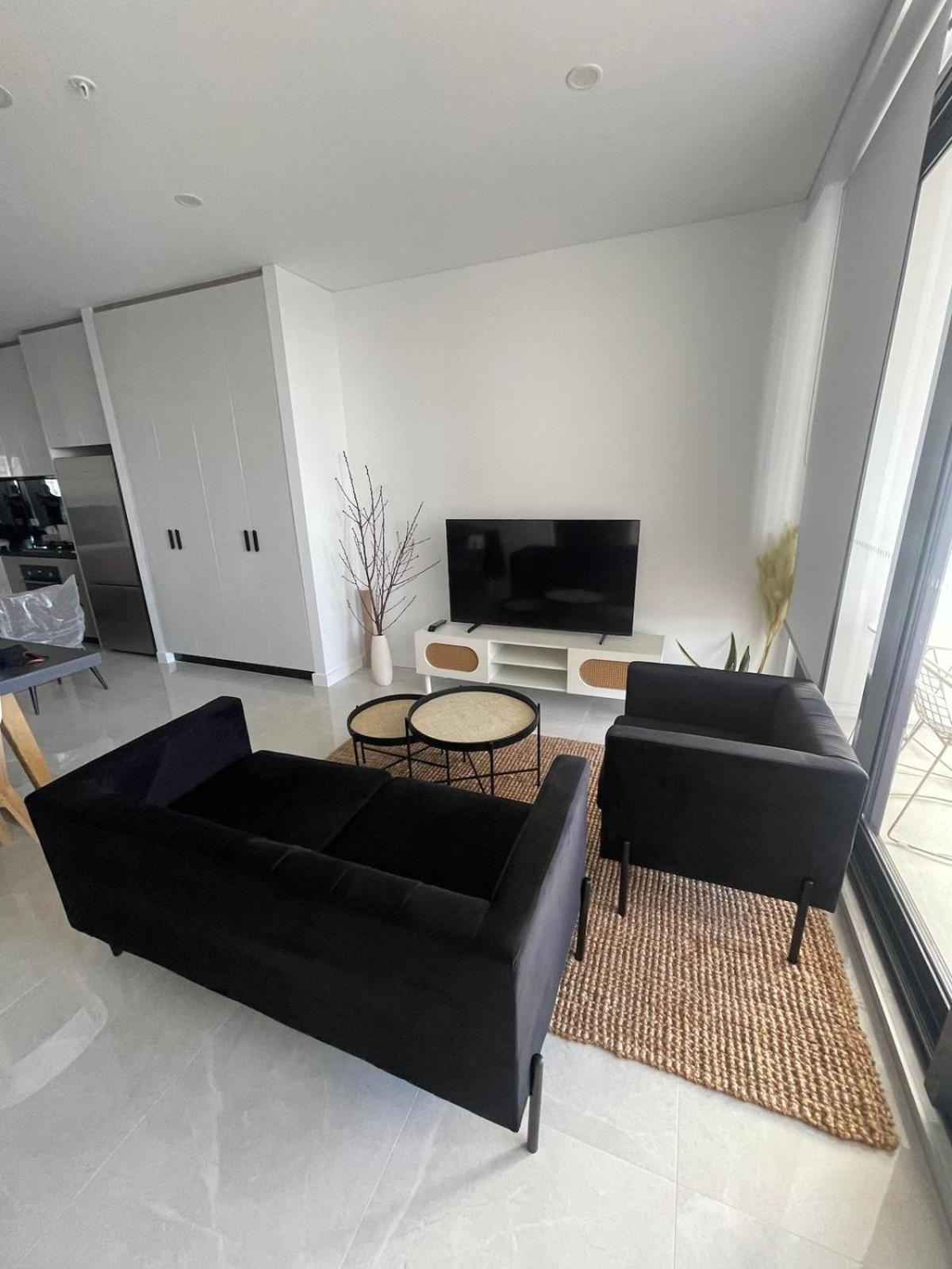 Apartment 1 Bedroom With Balcony *